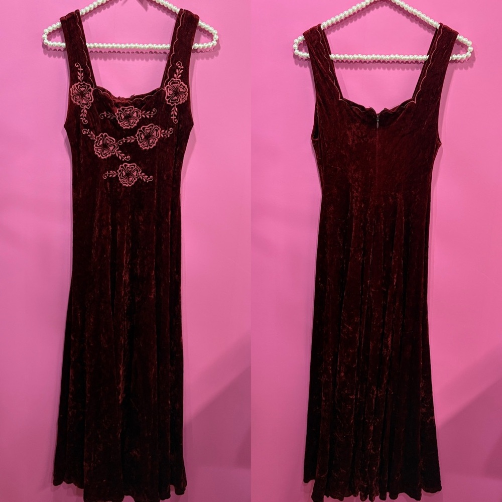 Elegant Burgundy Midi Dress